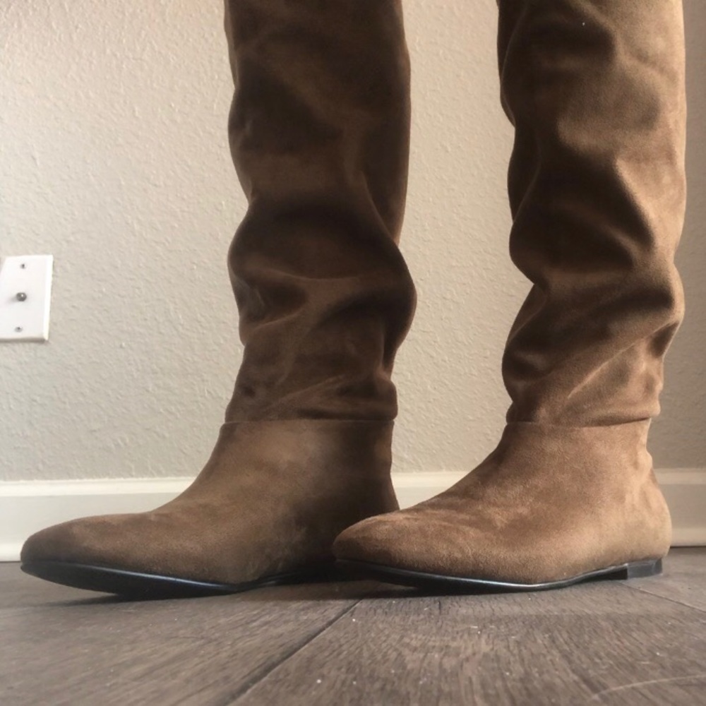 ⭐️ Suede Boots